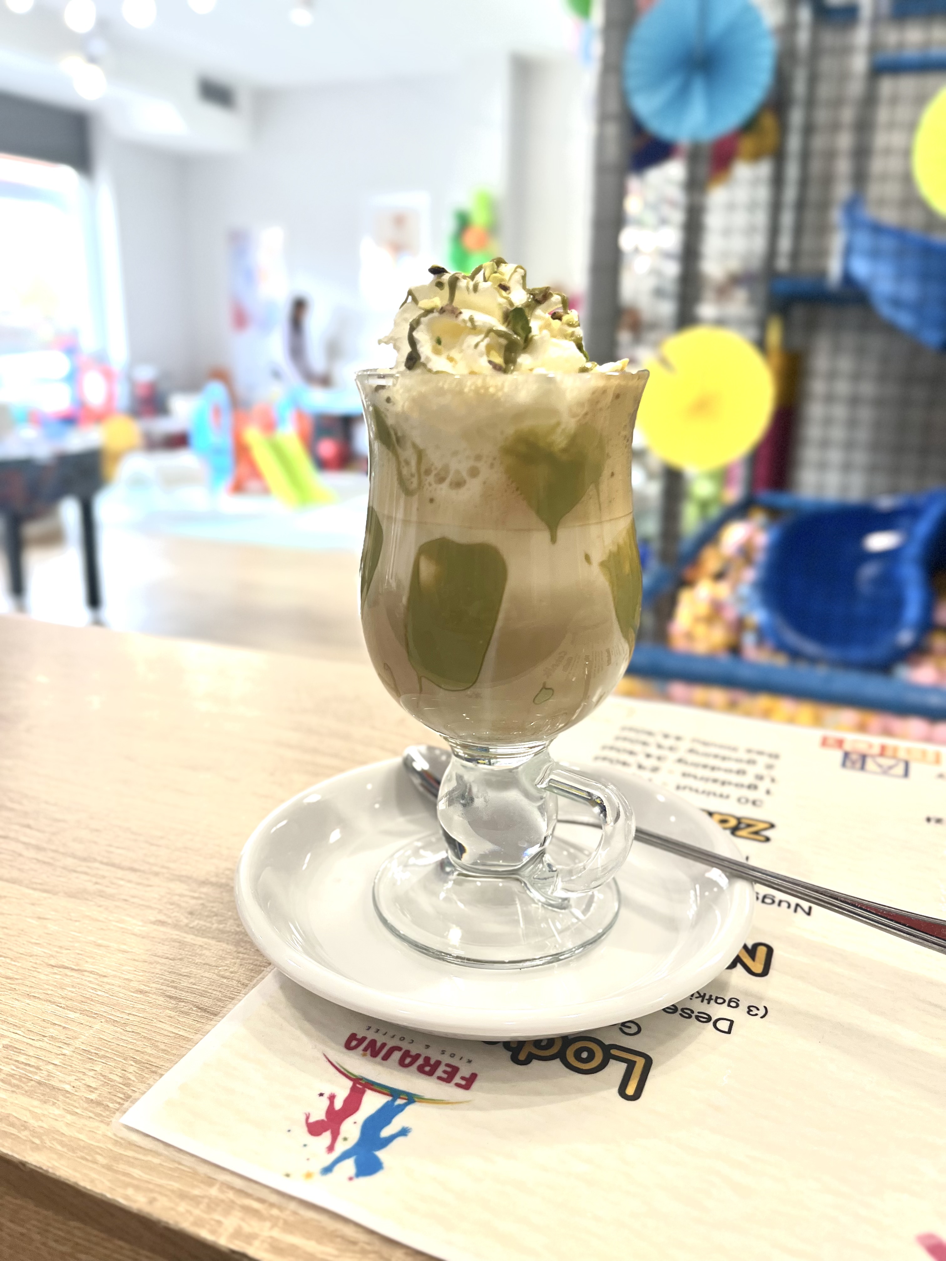 Pyszna kawa mrożona matcha